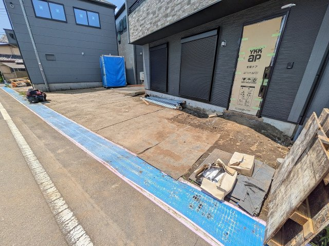 八王子市　子安町　新築一戸建て　４期の駐車場|～L字型に2台駐車可能～