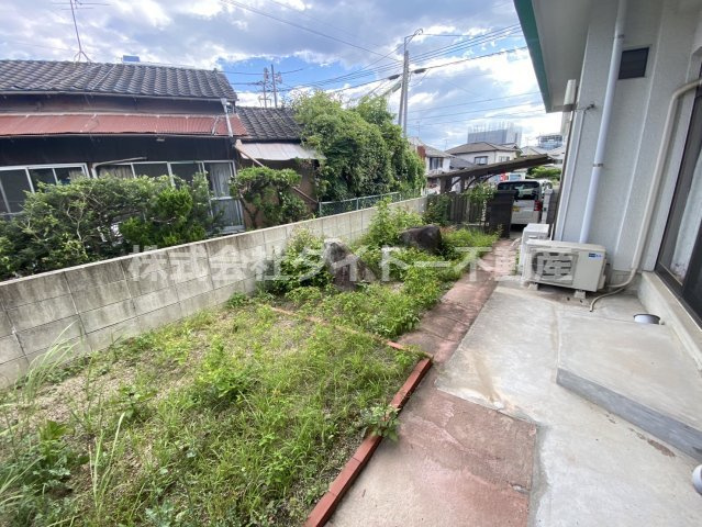 福岡県飯塚市菰田東 ２丁目412番5の庭