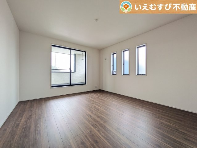 Livele Garden.S　大泉第14寄木戸の洋室|シンプルで明るいお部屋
2面採光で日当り良好！シンプルなお部屋なので自分で家具を選ぶのが楽しみですね！