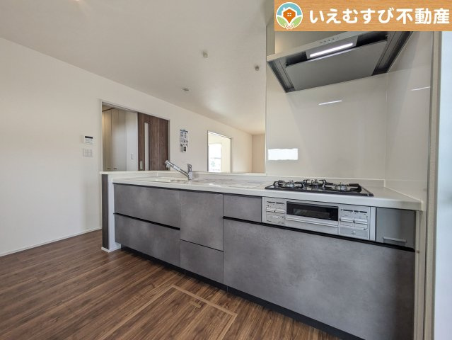 Livele Garden.S　大泉第14寄木戸のキッチン|機能性収納性に溢れるキッチン
収納もたっぷり付いていてすっきり片付く！毎日楽しくお料理が出来そうです！