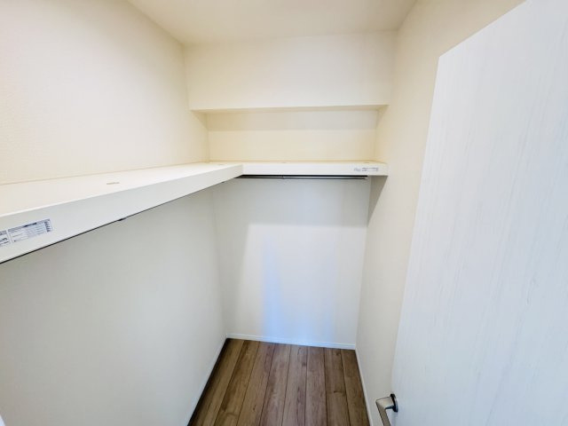 松戸市小金原5丁目新築戸建【貝の花小学校:8分】の収納|7.5帖寝室・ウォークインクローゼット