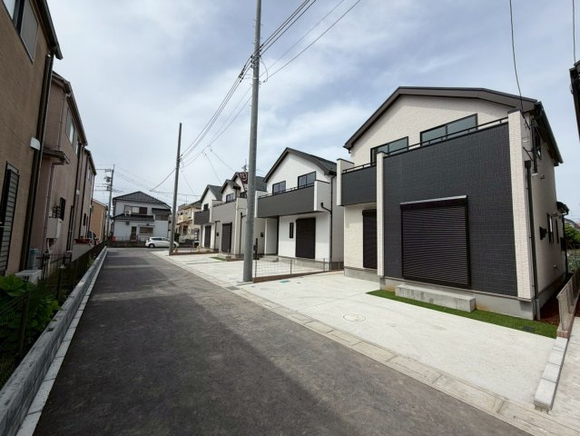 【D号棟】越谷市下間久里新築戸建ての前面道路含む現地写真