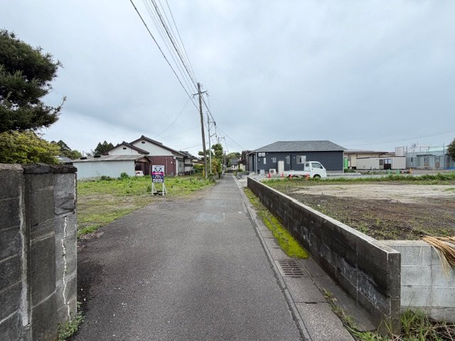 都城市南鷹尾町の売地の前面道路含む現地写真
