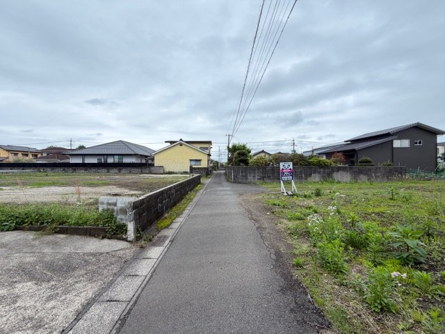 都城市南鷹尾町の売地の前面道路含む現地写真