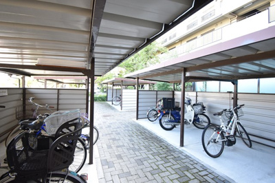 【駐輪場】 | OTCニューセンバハイツ | こちらの物件近くの教育施設や、スーパー・公園など、物件周辺の住環境を併せてご案内させて頂きます。ぜひ、現地での暮らしをイメージなさって下さい！