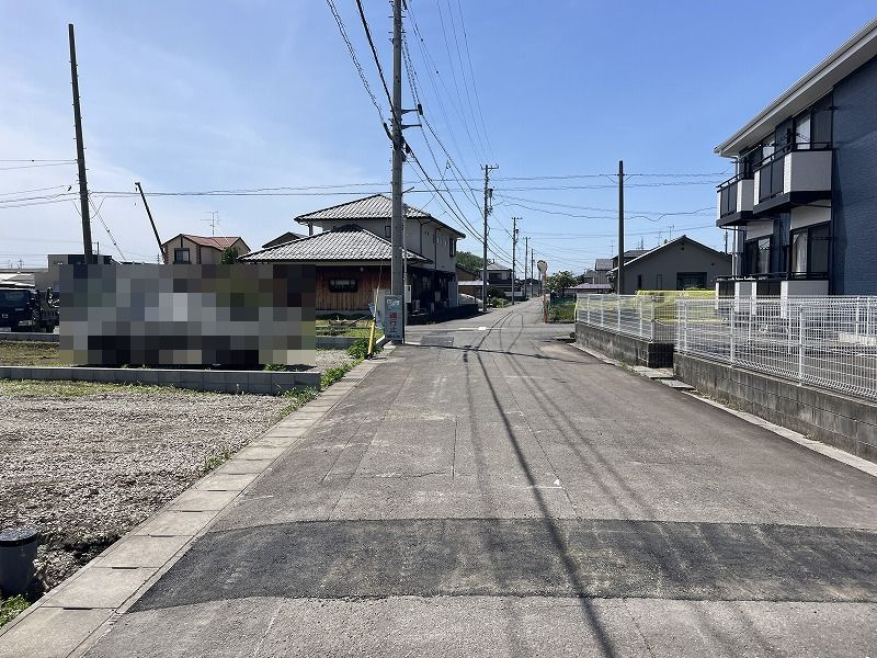 各務原市那加前野町1丁目　3号棟の前面道路含む現地写真