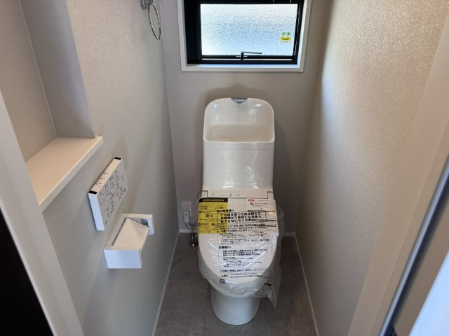 松戸市上矢切新築戸建のトイレ|温水洗浄暖房便座