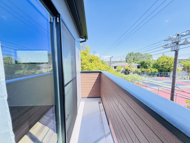 松戸市上矢切新築戸建のバルコニー|寝室前南西向きバルコニー・日当たり良好♪