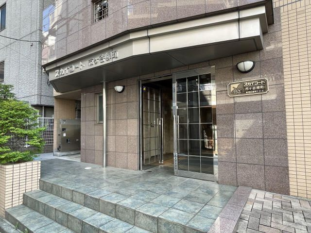 スカイコート市ヶ谷柳町のエントランス