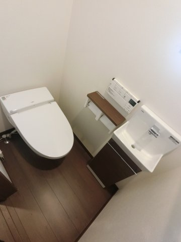 市川市平田四丁目戸建のトイレ