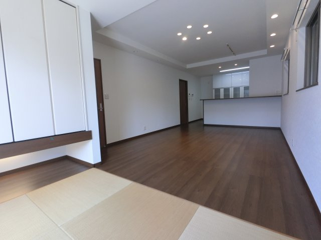 市川市平田四丁目戸建の居間・リビング