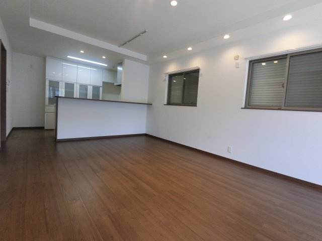 市川市平田四丁目戸建の居間・リビング