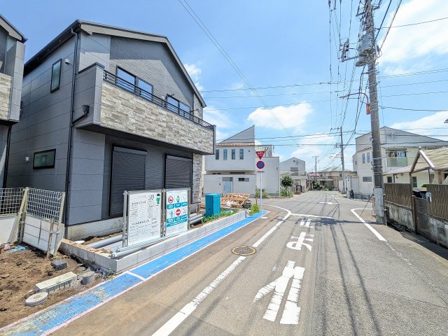 八王子市　子安町　新築一戸建て　４期の前面道路含む現地写真|～北東側6ｍ・南側6ｍ道路に面しています～