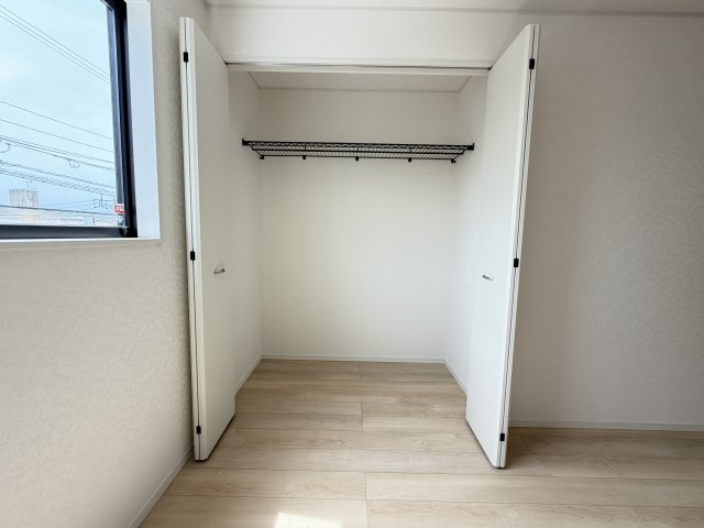 宜野湾市上原　第1（全4棟）5号棟の収納|5号棟　洋室6.8帖＋CL付き♪