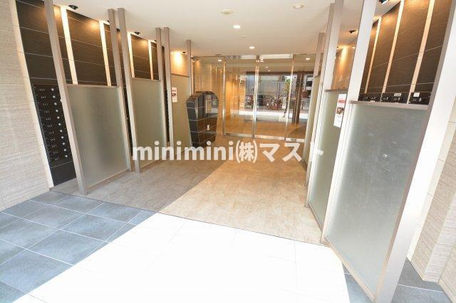 セレニテ本町refletのエントランス