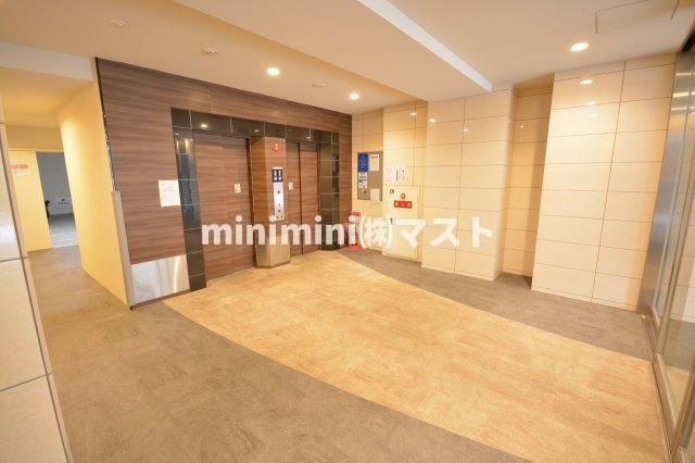セレニテ本町refletのロビー