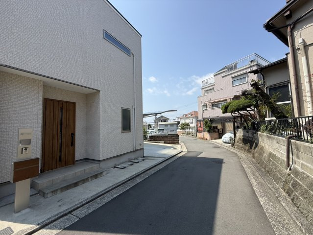 堺市中区毛穴町　中古戸建の前面道路含む現地写真