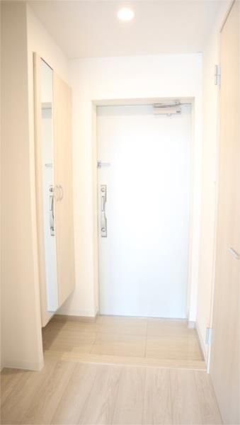 エルミタージュ　ドゥ　メゾンの玄関