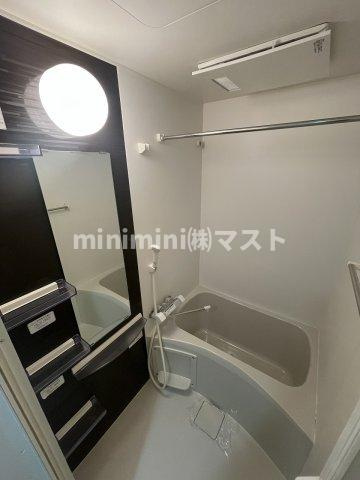セレニテ本町refletの浴室
