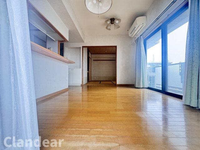 ローヤルシティ草加第２の居間・リビング|ドキドキの新生活も、安心してスタート。ぴったりの住まいを見つけませんか？クランディアが一緒に住まい選びをサポートします‼　まずは、お気軽にお問合せください　＃クランディア