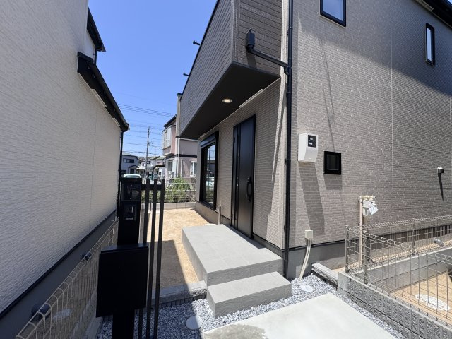 松戸市栄町１丁目新築戸建【北部小学校:7分】のエントランス|エントランス・玄関ポーチ