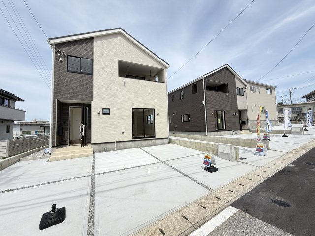 宜野湾市上原　第1（全4棟）7号棟の外観|7号棟　並列駐車2台完備♪EV車充電設備付き♪