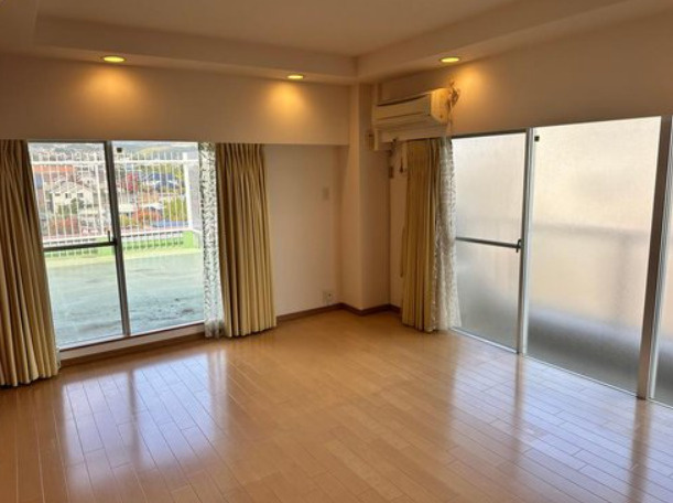 芦屋翠ケ丘パークマンションの洋室