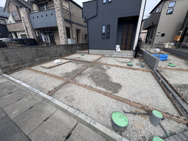 松戸市栄町１丁目新築戸建【北部小学校:7分】の駐車場|3号棟駐車スペース・並列2台駐車可