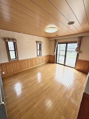 【居間・リビング】 | 山科区勧修寺東金ケ崎町　中古戸建