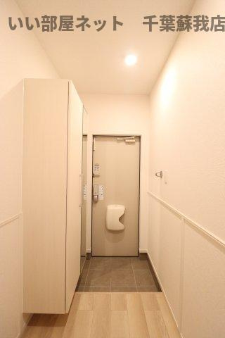 中瀬ロイヤルガーデンの玄関|収納もある玄関です