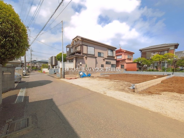野田市山崎第6　新築戸建　1号棟の前面道路含む現地写真|一方 ： 南 3.82m 公道