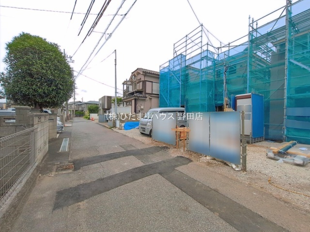 野田市山崎第6　新築戸建　1号棟の前面道路含む現地写真|一方 ： 南 3.82m 公道