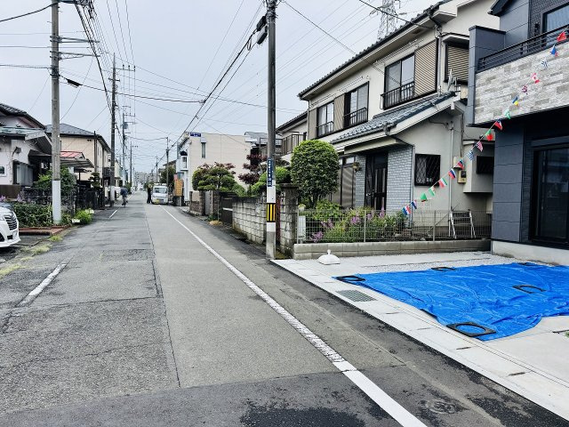 八王子市　子安町　新築一戸建て　４期の前面道路含む現地写真|～南側6ｍ道路に面しています～
