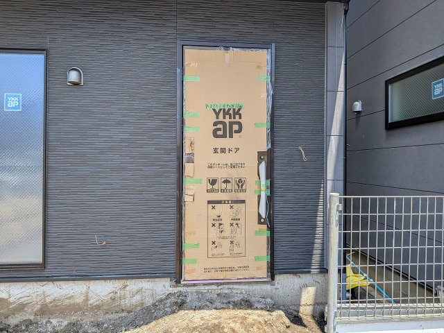 八王子市　子安町　新築一戸建て　４期の玄関|～玄関は安心のWロックキーを採用～