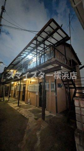 横浜市神奈川区上反町１丁目のアパートの外観