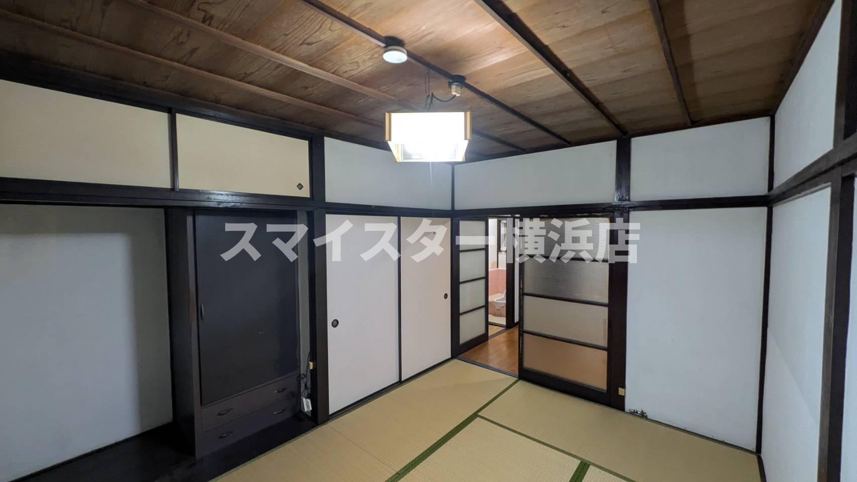 横浜市神奈川区上反町１丁目のアパートの居間・リビング