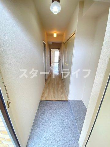 大阪市淀川区木川東１丁目の賃貸マンションの玄関