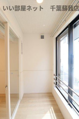 中瀬ロイヤルガーデンのバルコニー|暖かな日差しのふりそそぐバルコニー