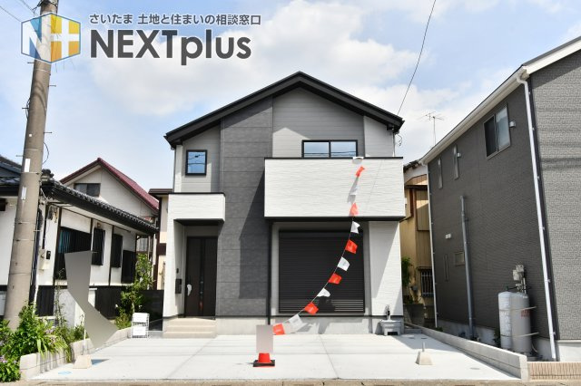 上尾市中分4期の外観|洗練されたモダンな外観が目を引く新築。約20.5帖の広々LDKやパントリー、SICなど収納も充実。お子様の成長に合わせ間取り変更可能な「そだち壁」も採用した、ゆとりある新生活。