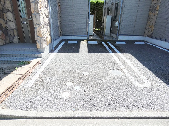 GreenForest聖蹟の駐車場