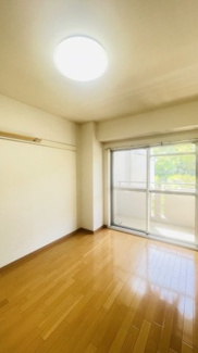 【子供部屋】 | サンロイヤル池田バードヒル壱号館 | 洋室