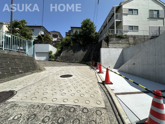 保土ヶ谷区新井町の前面道路含む現地写真|お子様が安心してのびのび過ごせる閑静な住宅街です。