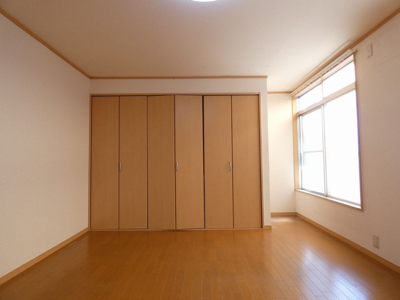 アヴニール和白東の洋室