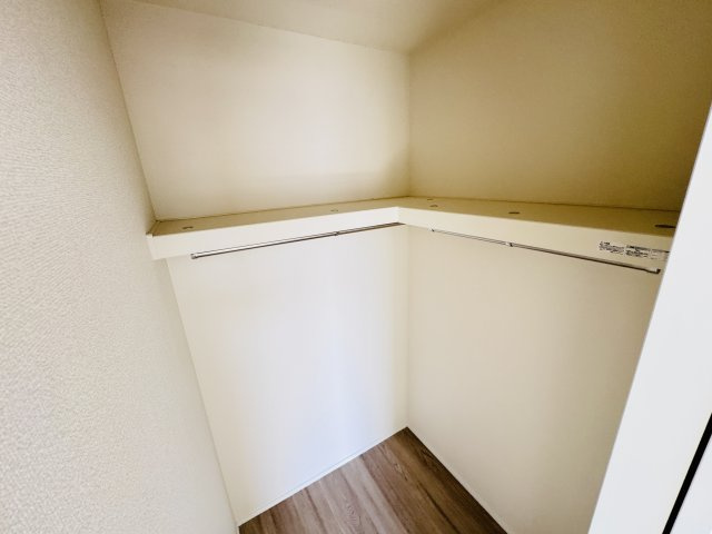 松戸市栄町西5丁目新築戸建【古ヶ崎小学校:9分】の収納|6.75帖寝室・ウォークインクローゼット