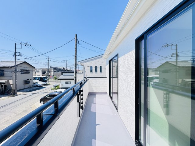松戸市栄町西5丁目新築戸建【古ヶ崎小学校:9分】のバルコニー|南向きワイドバルコニー・日当たり良好♪