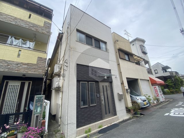 新家西町貸家の外観