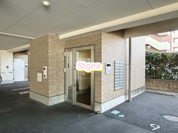 シャテロ北浦和のエントランス