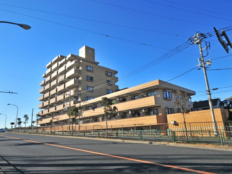 ライオンズマンション小岩第５の外観|オートロック付き新耐震基準適合大規模マンション、ライオンズマンション小岩第５は即日現地案内可能となっておりますので、お気軽にお問い合わせください！