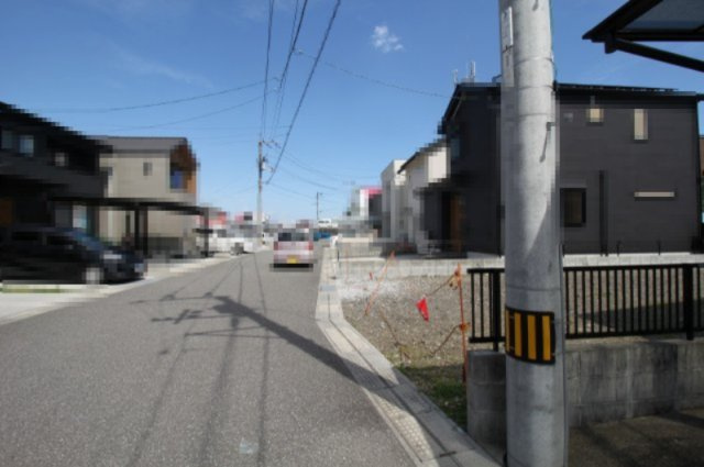 介良乙　新築戸建　【平屋建】の前面道路含む現地写真