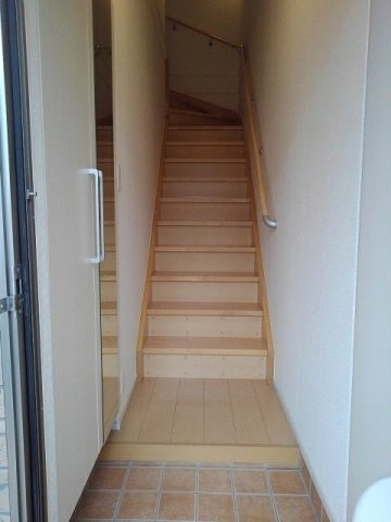 グローバルＢの玄関|明るい玄関です